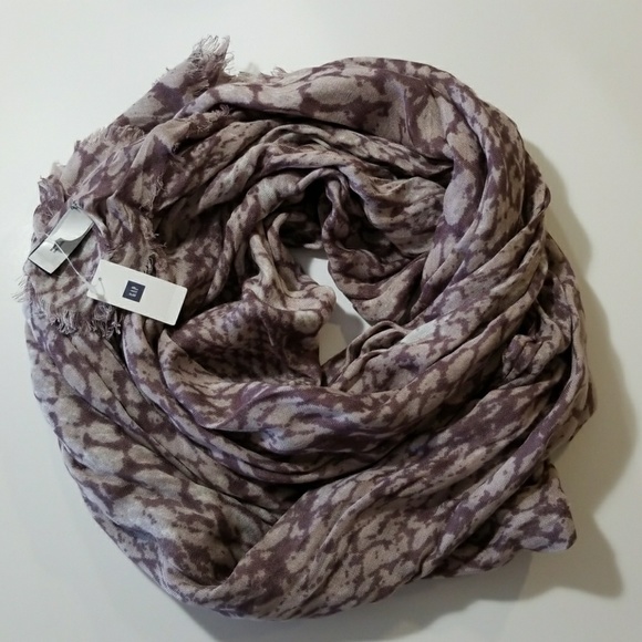 NWT Gap scarf - Picture 1 of 3